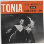 Tonia- Drie Musketiers, Verzenden, Zo goed als nieuw, Overige formaten, Levenslied of Smartlap