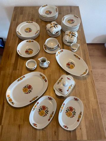 Winterling Marktleuthen Bavaria bloemen servies 55 delen beschikbaar voor biedingen