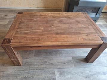 Salontafel en eettafel beschikbaar voor biedingen