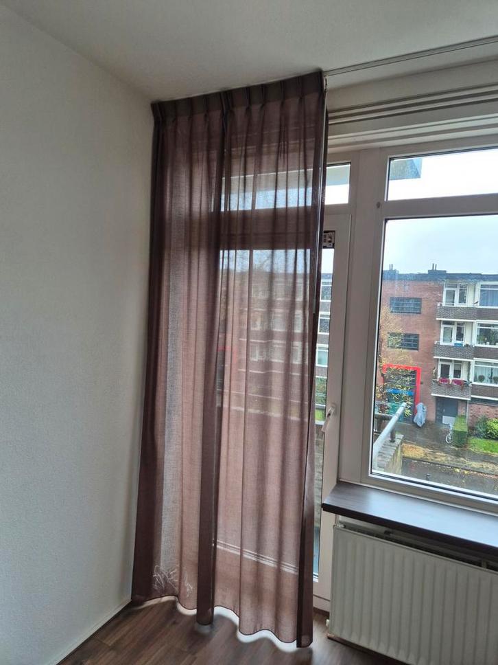 Taupe Gordijn - Sfeervol en sierstrook, Huis en Inrichting, Stoffering | Gordijnen en Lamellen, Zo goed als nieuw, 200 cm of meer