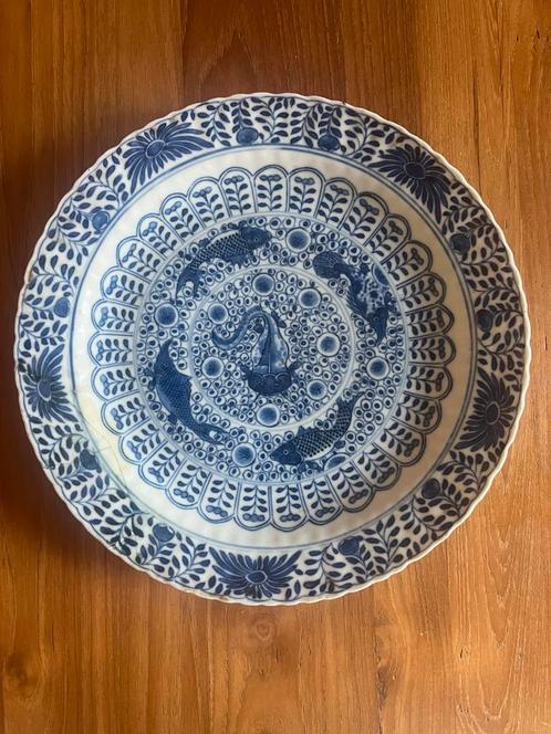 Kangxi Chinees bord in blauw-wit karperdecor-reparatie-25 cm, Antiek en Kunst, Antiek | Porselein, Ophalen of Verzenden