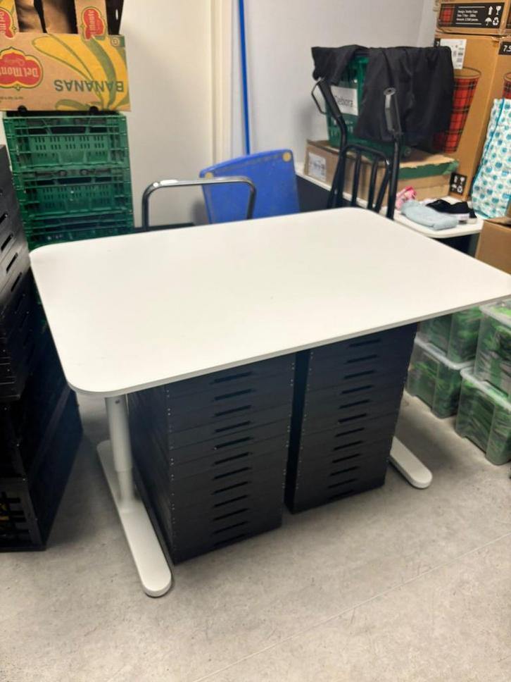 GRATIS Bekant bureau 120cm IKEA, Huis en Inrichting, Bureaus, Zo goed als nieuw, Ophalen