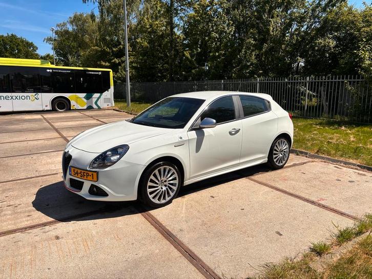 Alfa Giulietta 1.4 T 170 pk 2011 motor met weinig KM’s, Auto's, Alfa Romeo, Particulier, Giulietta, ABS, Airbags, Airconditioning