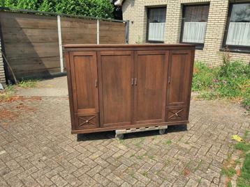 kast eiken. 184 breed 122 hoog 60 diep  beschikbaar voor biedingen