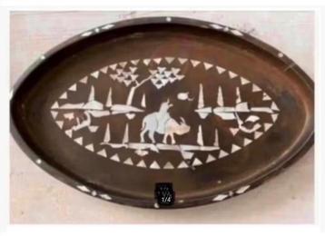 Brocante oud dienblad ovaal hout ingelegd met Paoa Abalone beschikbaar voor biedingen