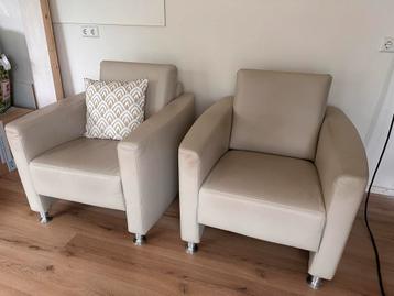 2 Stoelen - Leer cremekleurig beschikbaar voor biedingen
