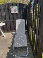 Licht grijs ligbed verstelbaar., Tuin en Terras, Ophalen, Zo goed als nieuw, Aluminium, Verstelbaar