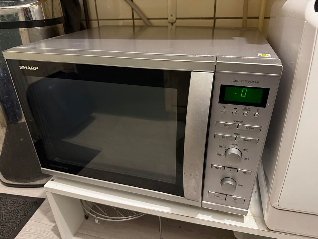 Sharp combi magnetron - werkt prima!, Witgoed en Apparatuur, Magnetrons, Ophalen, Combimagnetron, Gebruikt, Grill