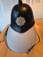 Kunststof politiehelm Bobby klein maatje, Kleding | Heren, Ophalen of Verzenden, Gedragen, Carnaval, Accessoires