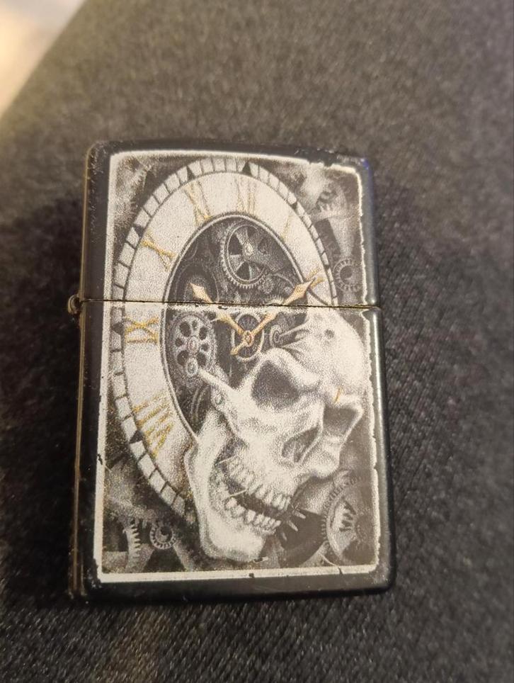 Originele Zippo Aansteker – Schedel & Klok Design, Antiek en Kunst, Antiek | Goud en Zilver, Ophalen of Verzenden