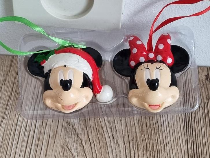 2 Kerstballen - Ornamenten Mickey & Minnie Mouse Keramiek, Verzamelen, Disney, Zo goed als nieuw, Beeldje of Figuurtje, Mickey Mouse