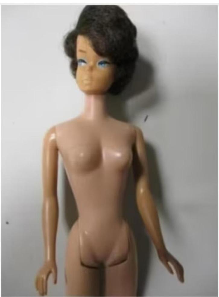 VINTAGE BARBIE BUBBLECUT SIDEPART BROWN HAIR, Verzamelen, Poppen, Gebruikt, Fashion Doll, Ophalen of Verzenden