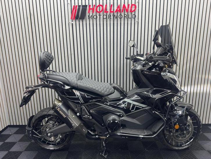 Honda X-ADV 750 2024 zwart Akrapovic XADV, Motoren, Motoren | Honda, Bedrijf, Toermotor, meer dan 35 kW, Ophalen