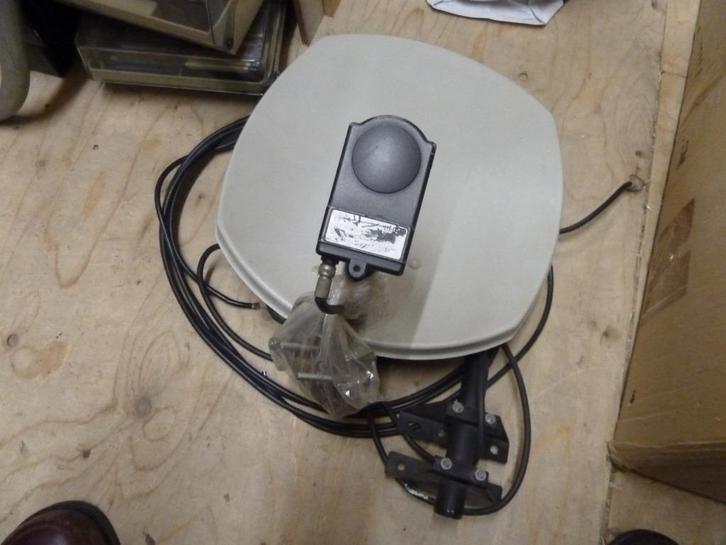 Satelliet schotel incl. LNB en muur bevestiging, Audio, Tv en Foto, Schotelantennes, Gebruikt, (Schotel)antenne, Overige merken