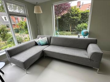 Design On Stock Bloq bank Roderick Vos beschikbaar voor biedingen