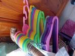 15 gekleurde kinderkleding hangers, Ophalen of Verzenden, Zo goed als nieuw, Meisje