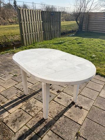 Witte Tuin tafel GRATIS!!! beschikbaar voor biedingen