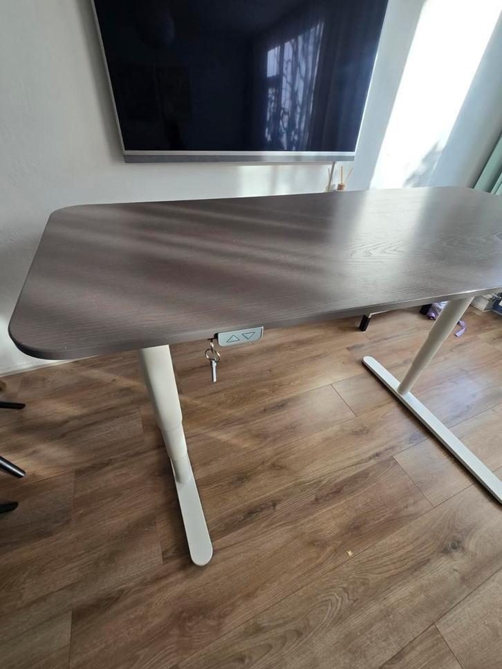 Ikea Bekant hoek Elektrisch Zit-Sta Bureau Grijs, Huis en Inrichting, Tafels | Eettafels, Gebruikt, 100 tot 150 cm, 50 tot 100 cm