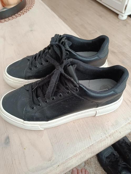 2 paar sneakers, Puma en Cruyff maat 40, Kleding | Heren, Schoenen, Zo goed als nieuw, Sneakers of Gympen, Zwart, Ophalen of Verzenden