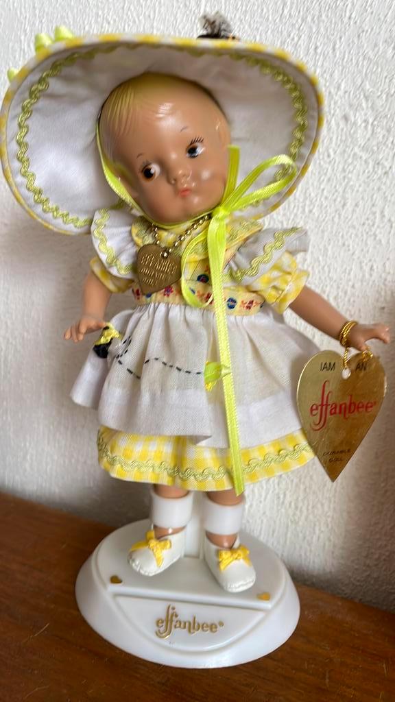 Effanbee popje nieuw met bijtjes en hoedje, Verzamelen, Poppen, Nieuw, Pop, Ophalen of Verzenden