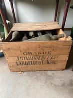 Kist met antiehe groene bistro flessen incl bistro boeken, Antiek en Kunst, Ophalen