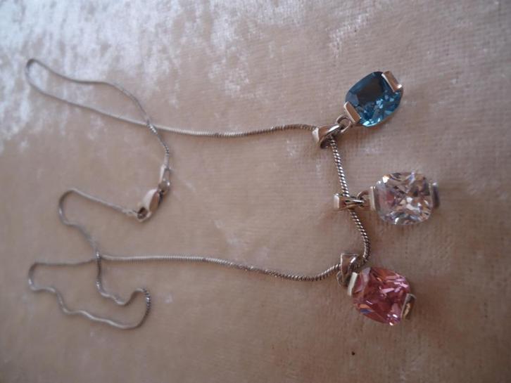 925 Sterling zilveren ketting met 3 stenen blauw/roze/wit, Sieraden, Tassen en Uiterlijk, Edelstenen, Nieuw, Ophalen of Verzenden