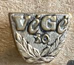 Vintage Végé Speldje - Goed doel!, Verzamelen, Speldjes, Pins en Buttons, Ophalen of Verzenden, Gebruikt, Merk, Speldje of Pin
