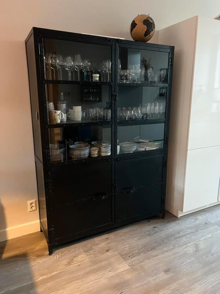 Zwarte servieskast, Huis en Inrichting, Kasten | Vitrinekasten, Gebruikt, 150 tot 200 cm, 100 tot 150 cm, 25 tot 50 cm, Ophalen