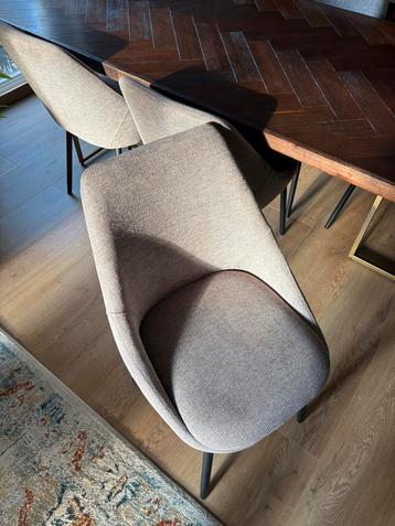 6 beige eettafel stoelen zo goed als nieuw beschikbaar voor biedingen