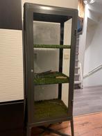 Vitrinekast Fabrikor (ikea) donkergrijs, Ophalen, Zo goed als nieuw