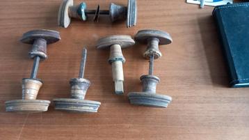 oude gebruikte houten deurkrukken antiek brocante deurbeslag beschikbaar voor biedingen