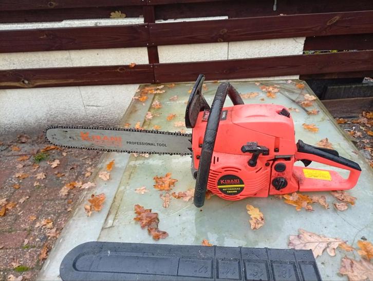 Bijna Nieuwe Kettingzaag - Kibani TM5200, Tuin en Terras, Handzagen, Zo goed als nieuw, Boomzaag, Ophalen of Verzenden