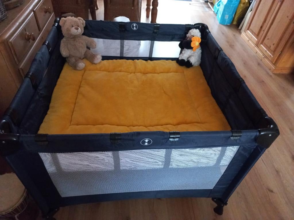 Box, verstelbaar, incl verhoger en boxkleed, 97x97cm, Ophalen, Zo goed als nieuw, Vierkant, In hoogte verstelbaar