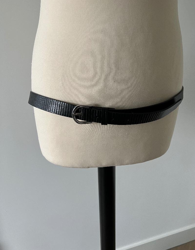 ZGAN zwart vegan leer faux leather 95cm taille riem zilver, Kleding | Dames, Minder dan 3 cm, Zwart, 90 tot 100 cm, Tailleriem