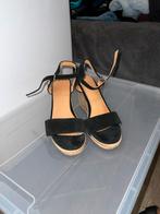 Zwarte Wedges - EU 37, Kleding | Dames, Ophalen of Verzenden, Zo goed als nieuw, Zwart, Schoenen met hoge hakken
