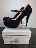 Zwarte suède pumps met bandje – Maat 37, Kleding | Dames, Schoenen, Pumps, Zwart, Nieuw, Ophalen of Verzenden