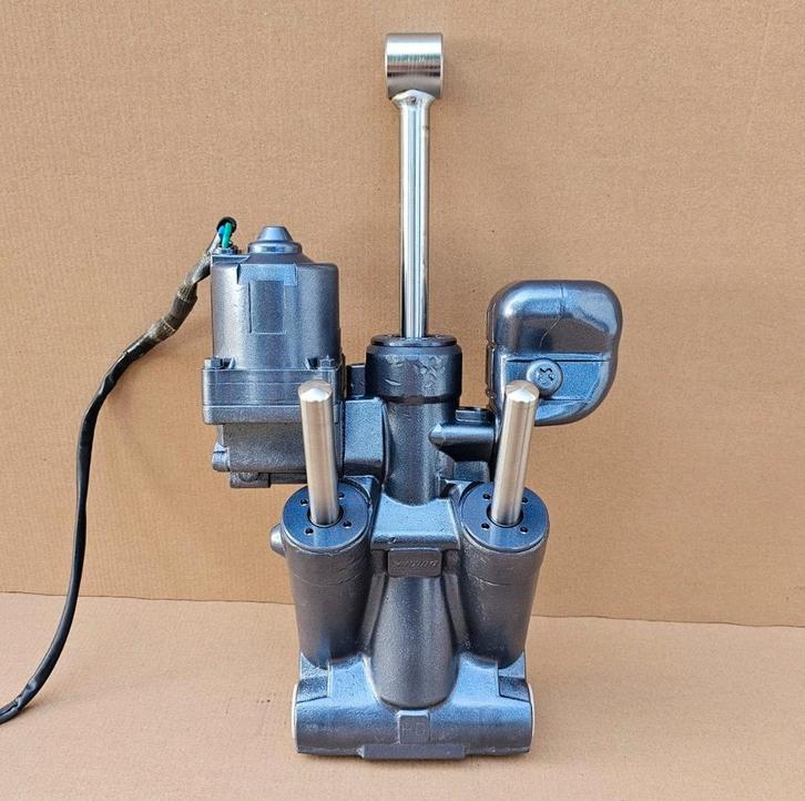 Yamaha powertrim 115pk 130pk 150pk 175pk 200pk 225pk 250pk 3, Watersport en Boten, Bootonderdelen, Zo goed als nieuw, Motor en Techniek