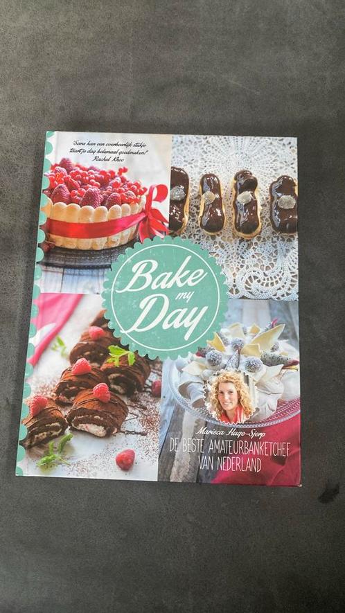 Marisca Hage-Sjerp - Bake my day, Boeken, Kookboeken, Zo goed als nieuw, Ophalen of Verzenden