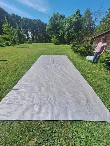 Tent tapijten beschikbaar voor biedingen