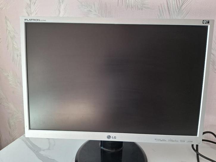 Monitor LG Flatron L225WS 22” LCD 16:10, Computers en Software, Monitoren, Gebruikt, 60 Hz of minder, VGA, Overige typen, HD, Onbekend