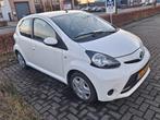 Toyota Aygo 1.0 12V Vvt-i 5DRS 2013 Wit, Auto's, Toyota, Voorwielaandrijving, Euro 5, Stof, 4 stoelen
