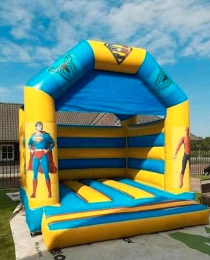 Springkussen te huur Ede! Alleen voor echte superhelden!, Kinderen en Baby's, Speelgoed | Buiten | Springkussens, Zo goed als nieuw