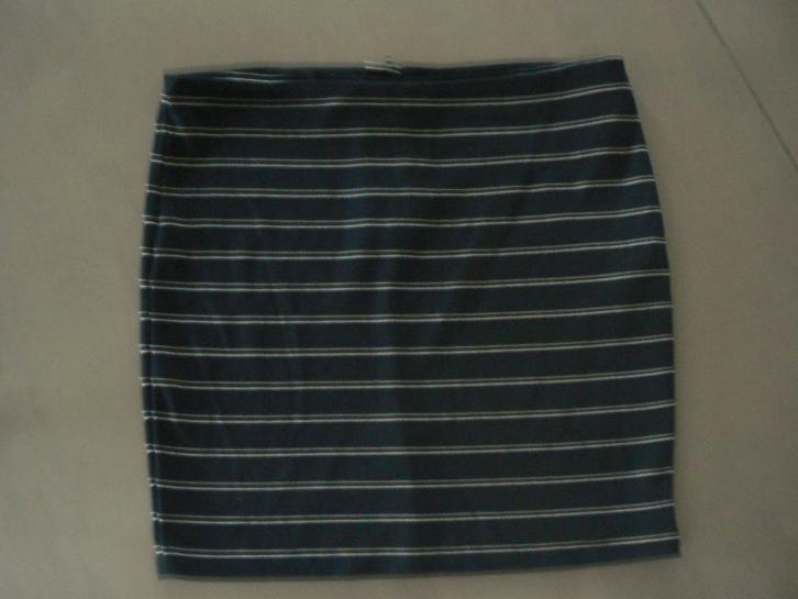 Mooi donkerblauw met wit gestreept rokje van Vila, mt M, Kleding | Dames, Rokken, Zo goed als nieuw, Maat 38/40 (M), Blauw, Boven de knie