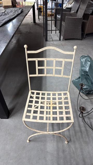 4 stuks stalen tuinstoelen beschikbaar voor biedingen