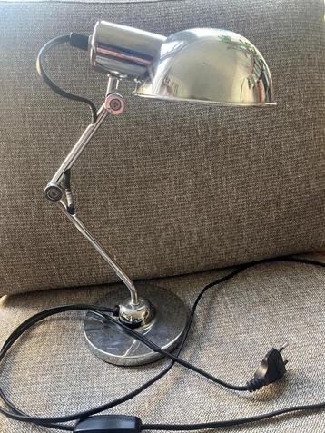 Bureaulamp beschikbaar voor biedingen