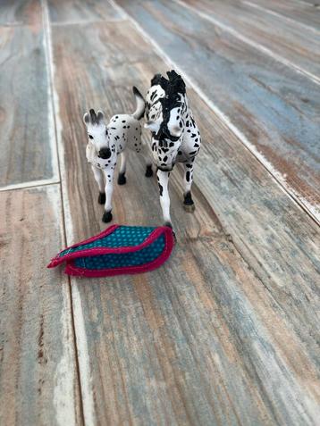 Schleich Paard Moeder & Veulen met Deken beschikbaar voor biedingen