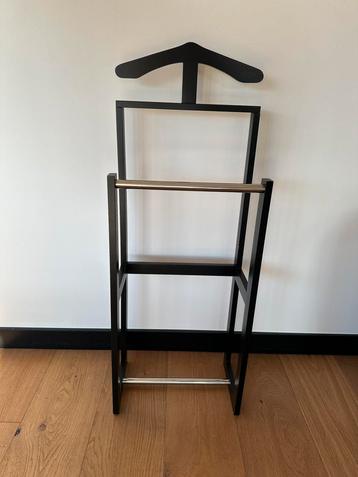 Dressboy beschikbaar voor biedingen