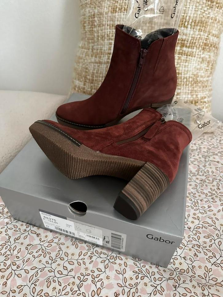 Gabor enkellaars rood in maat 4,5 (37,5) Nog nieuw!, Kleding | Dames, Schoenen, Nieuw, Rood, Ophalen