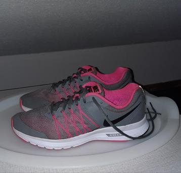 NIKE AIR RELENTLESS 6 schoenen maat 40,5.2e paar=halve prijs beschikbaar voor biedingen