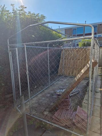 Te koop bijna GRATIS: hondenkennel Vidaxl zonder dekzeil beschikbaar voor biedingen
